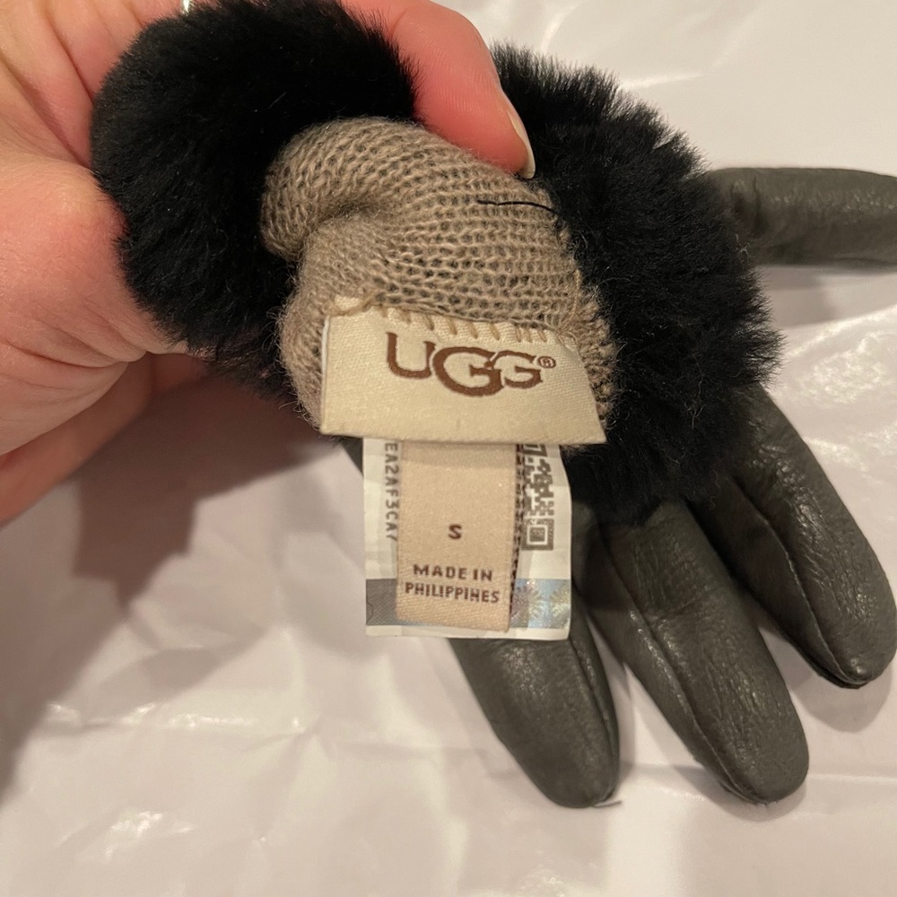 Ugg  Cashmere Lined Leather Gloves
